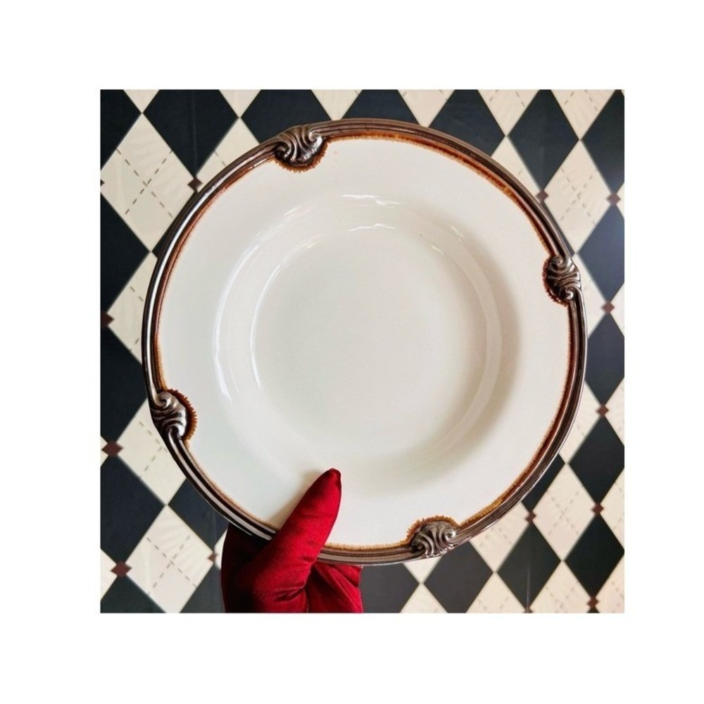 Set (4) Embossed Shell Rim Discontinued Ceramic Plate Bowls